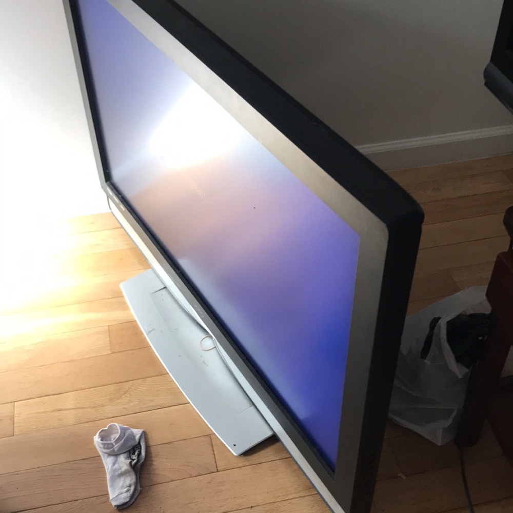 Tv - Picture 2 of 2